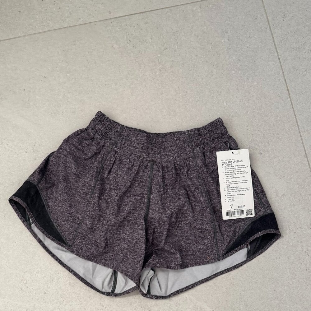 NWT Lululemon Hotty Hot LR Short 4" - Picture 3 of 5